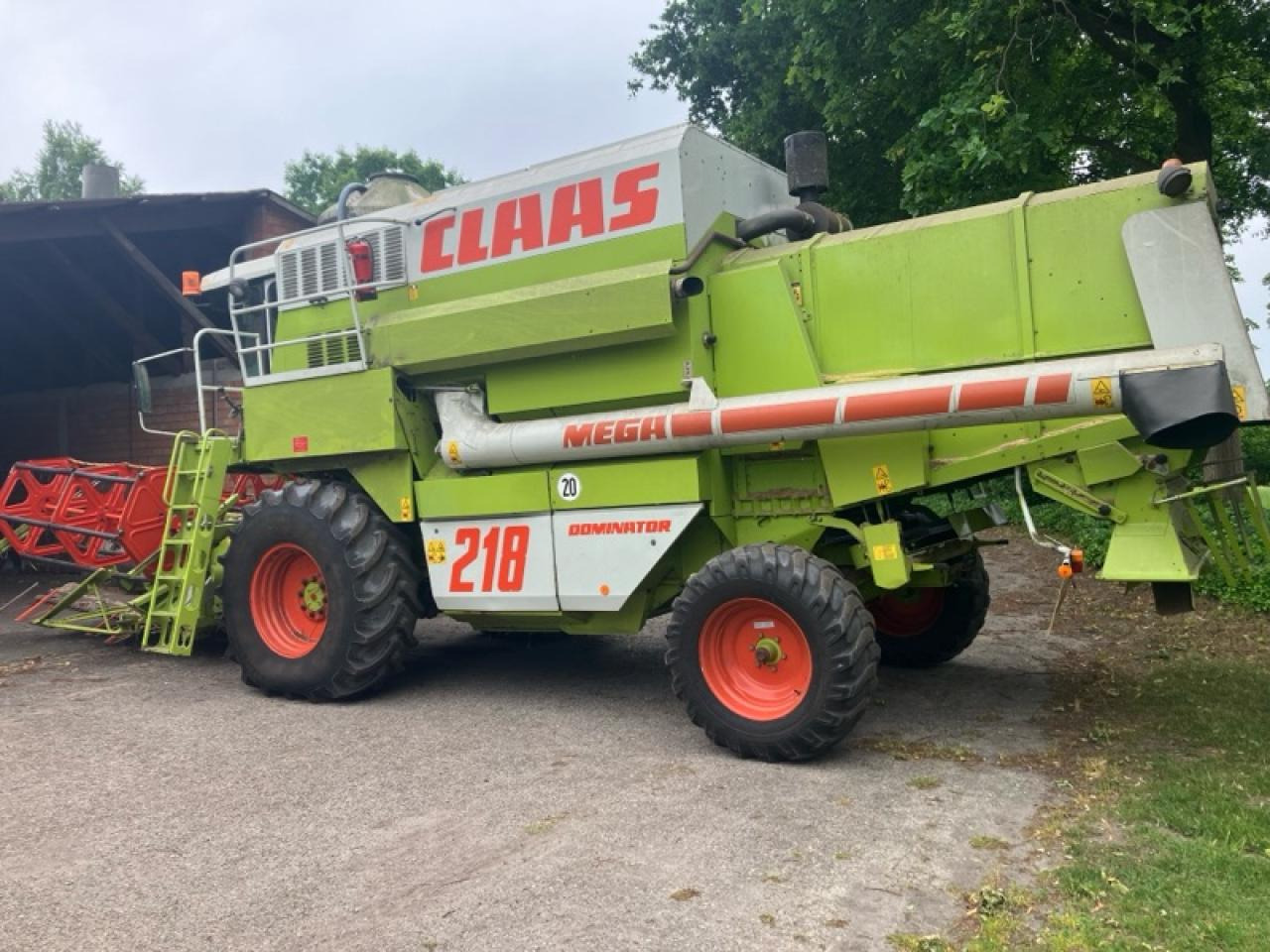 CLAAS Dominator 218 Mega - حصادة شاملة: صور 3 CLAAS Dominator 218 Mega - حصادة شاملة: صور 3