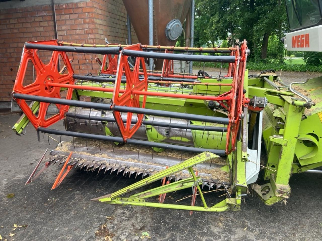 CLAAS Dominator 218 Mega - حصادة شاملة: صور 5 CLAAS Dominator 218 Mega - حصادة شاملة: صور 5