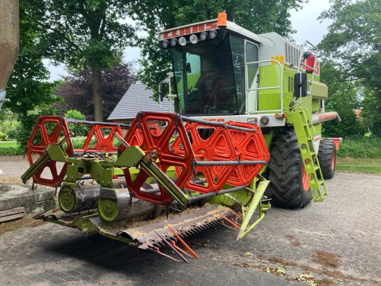 CLAAS Dominator 218 Mega - حصادة شاملة: صور 1 CLAAS Dominator 218 Mega - حصادة شاملة: صور 1