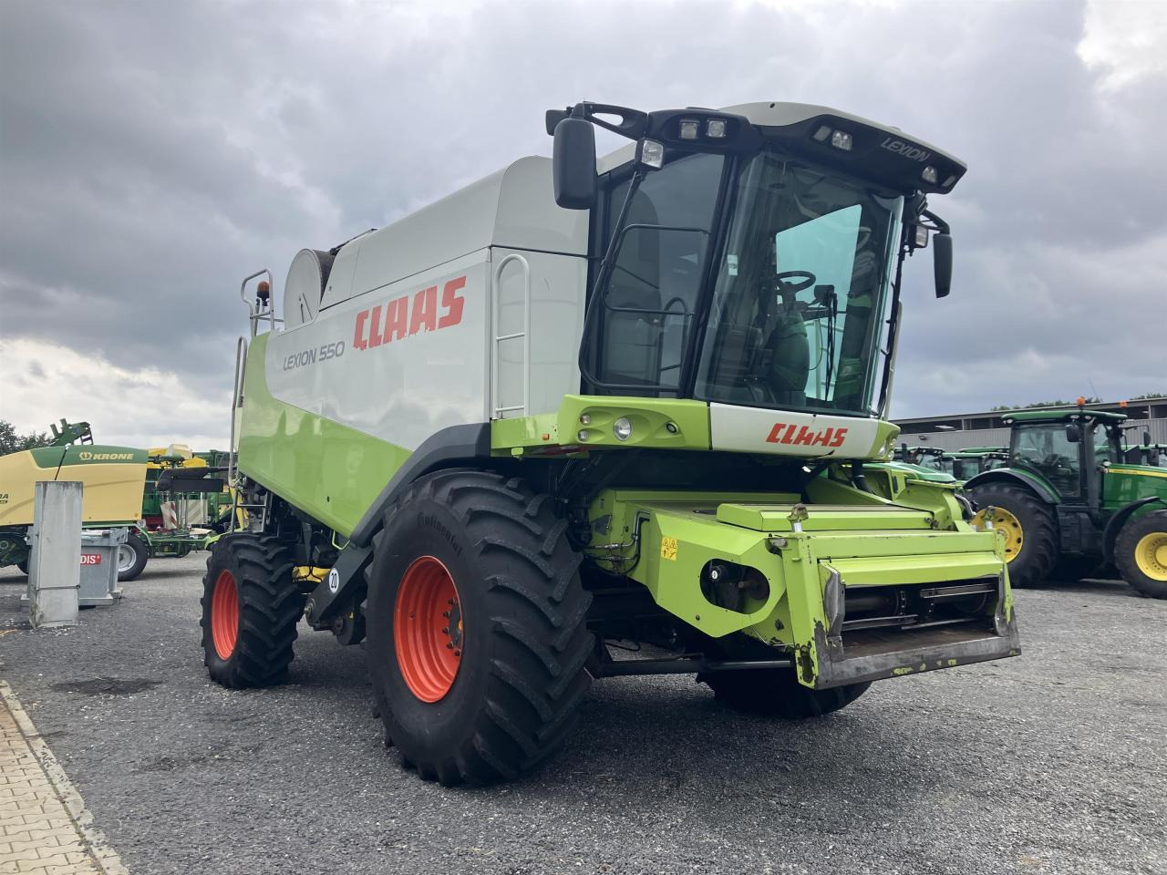 CLAAS Lexion 550 - حصادة شاملة: صور 1 CLAAS Lexion 550 - حصادة شاملة: صور 1