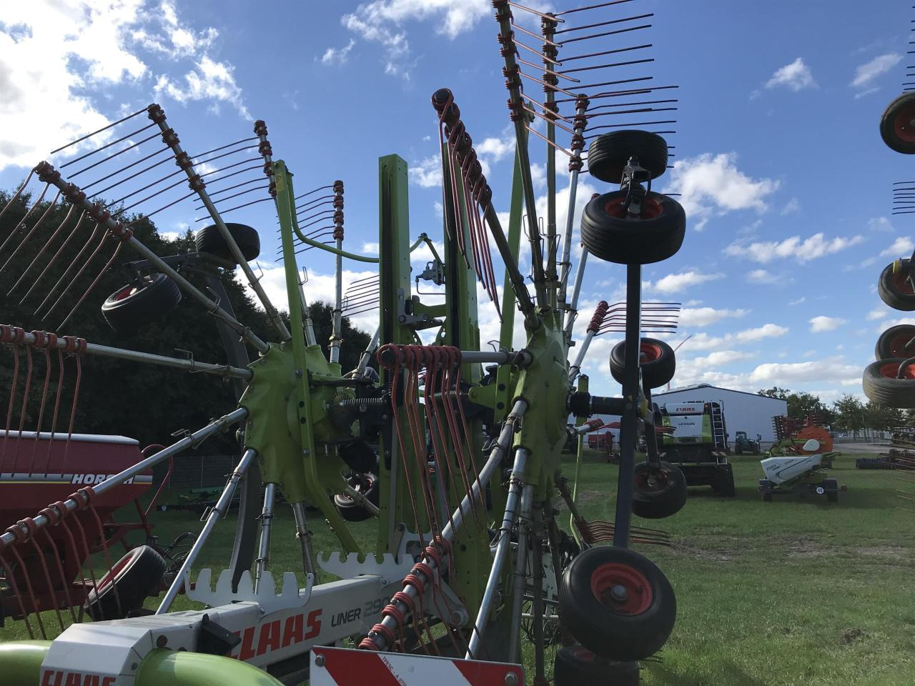 CLAAS Liner 2900 - لمّامَة القش: صور 3 CLAAS Liner 2900 - لمّامَة القش: صور 3