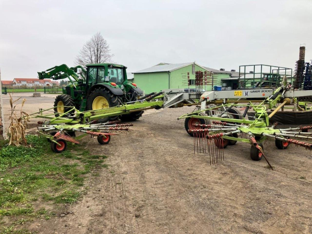 CLAAS Liner 3000 - لمّامَة القش: صور 4 CLAAS Liner 3000 - لمّامَة القش: صور 4