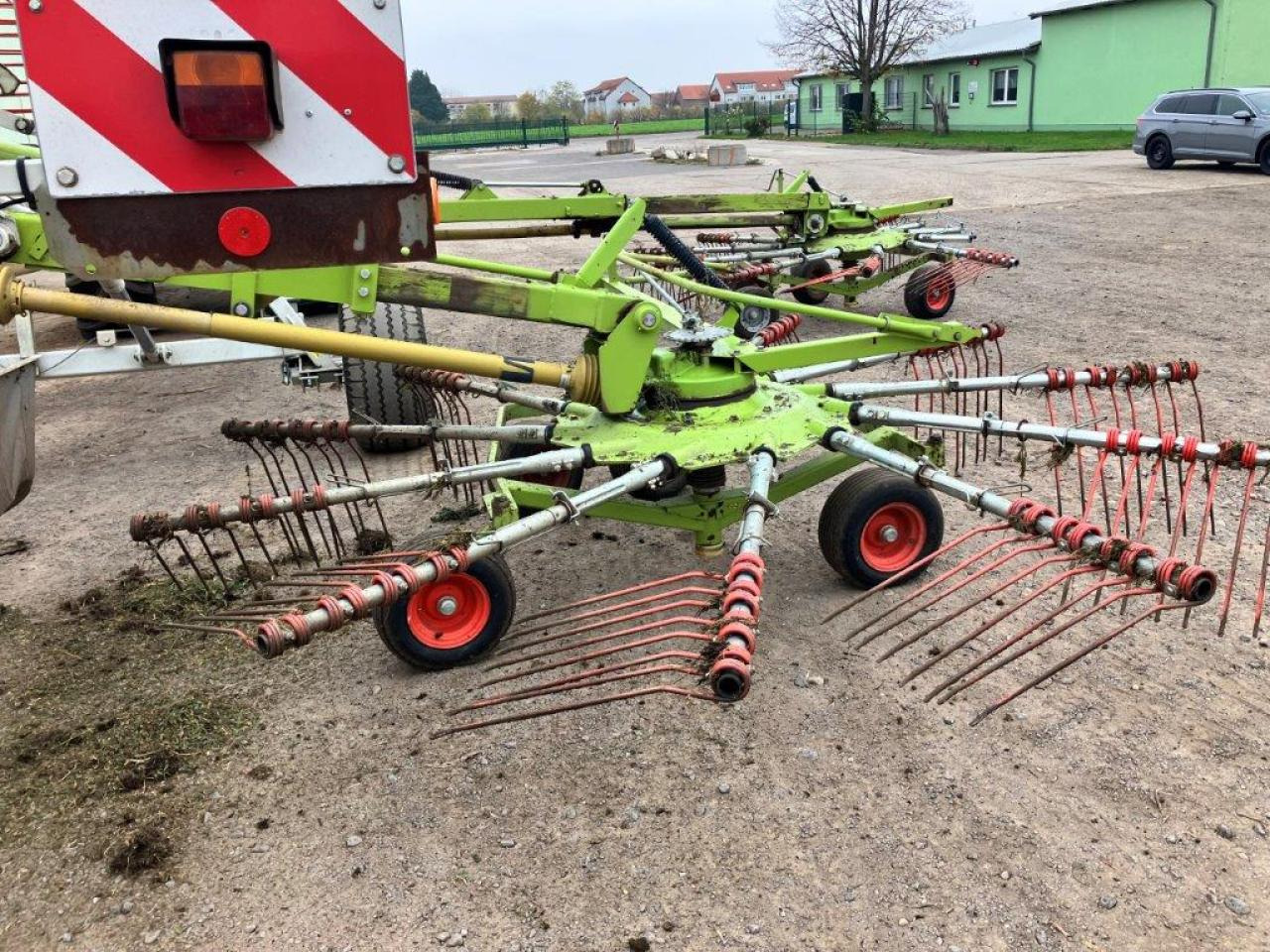 CLAAS Liner 3000 - لمّامَة القش: صور 3 CLAAS Liner 3000 - لمّامَة القش: صور 3