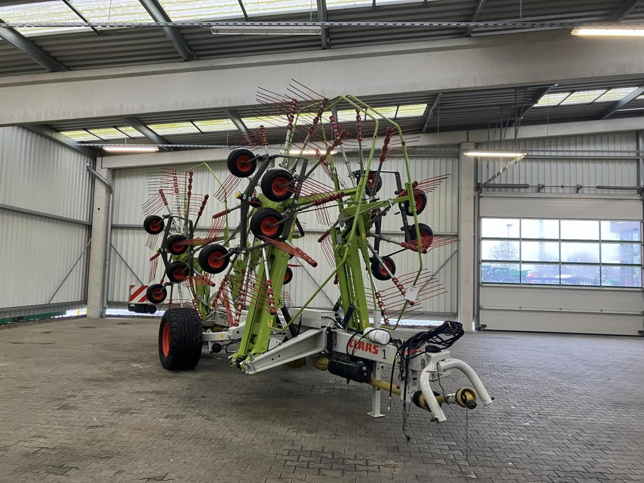 CLAAS Liner 3600 - لمّامَة القش: صور 1 CLAAS Liner 3600 - لمّامَة القش: صور 1