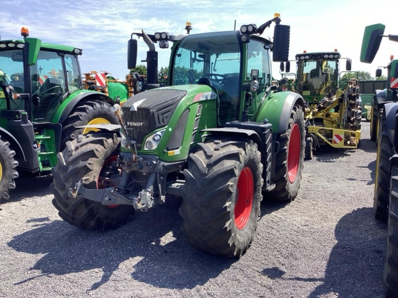 Fendt 720 Vario Profi Plus - جرار: صور 1 Fendt 720 Vario Profi Plus - جرار: صور 1