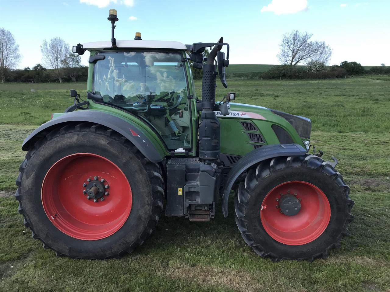 Fendt 724 Vario - جرار: صور 2 Fendt 724 Vario - جرار: صور 2