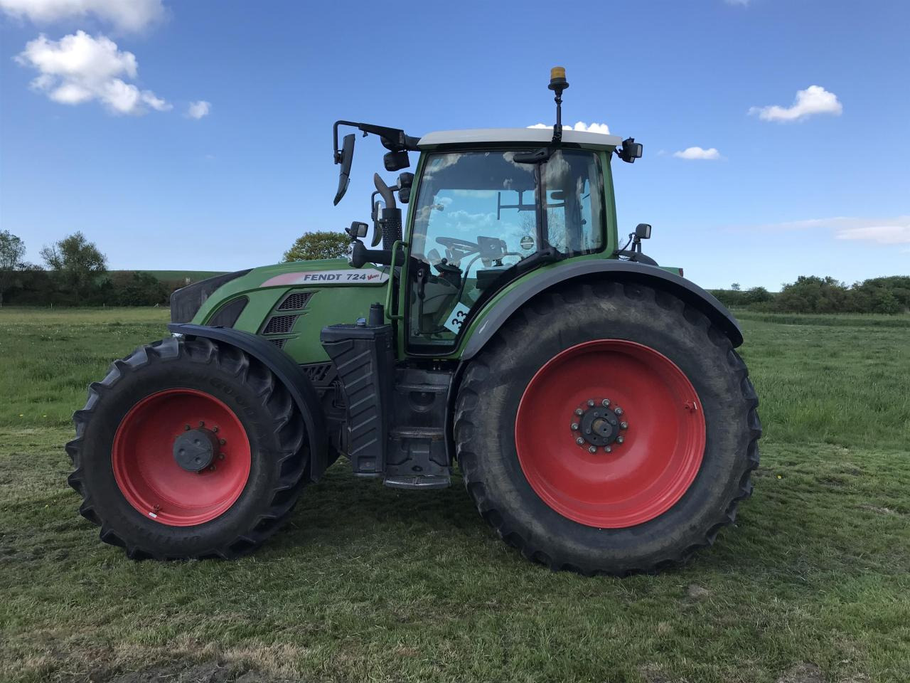 Fendt 724 Vario - جرار: صور 1 Fendt 724 Vario - جرار: صور 1