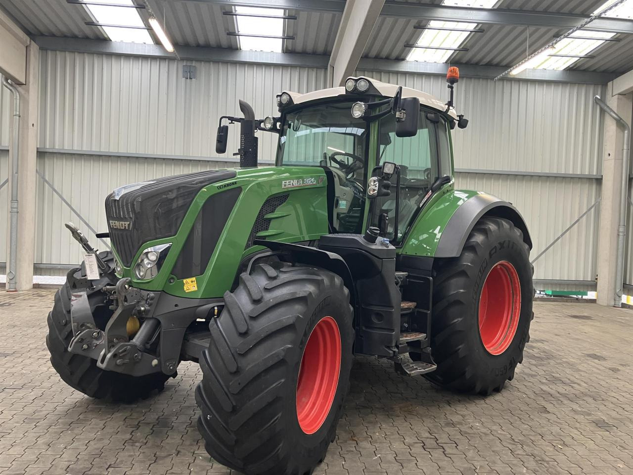 Fendt 826 Vario ProfiPlus - جرار: صور 1 Fendt 826 Vario ProfiPlus - جرار: صور 1
