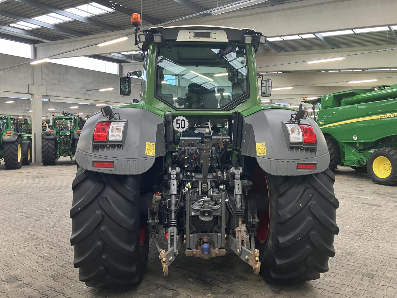 Fendt 826 Vario ProfiPlus - جرار: صور 5 Fendt 826 Vario ProfiPlus - جرار: صور 5