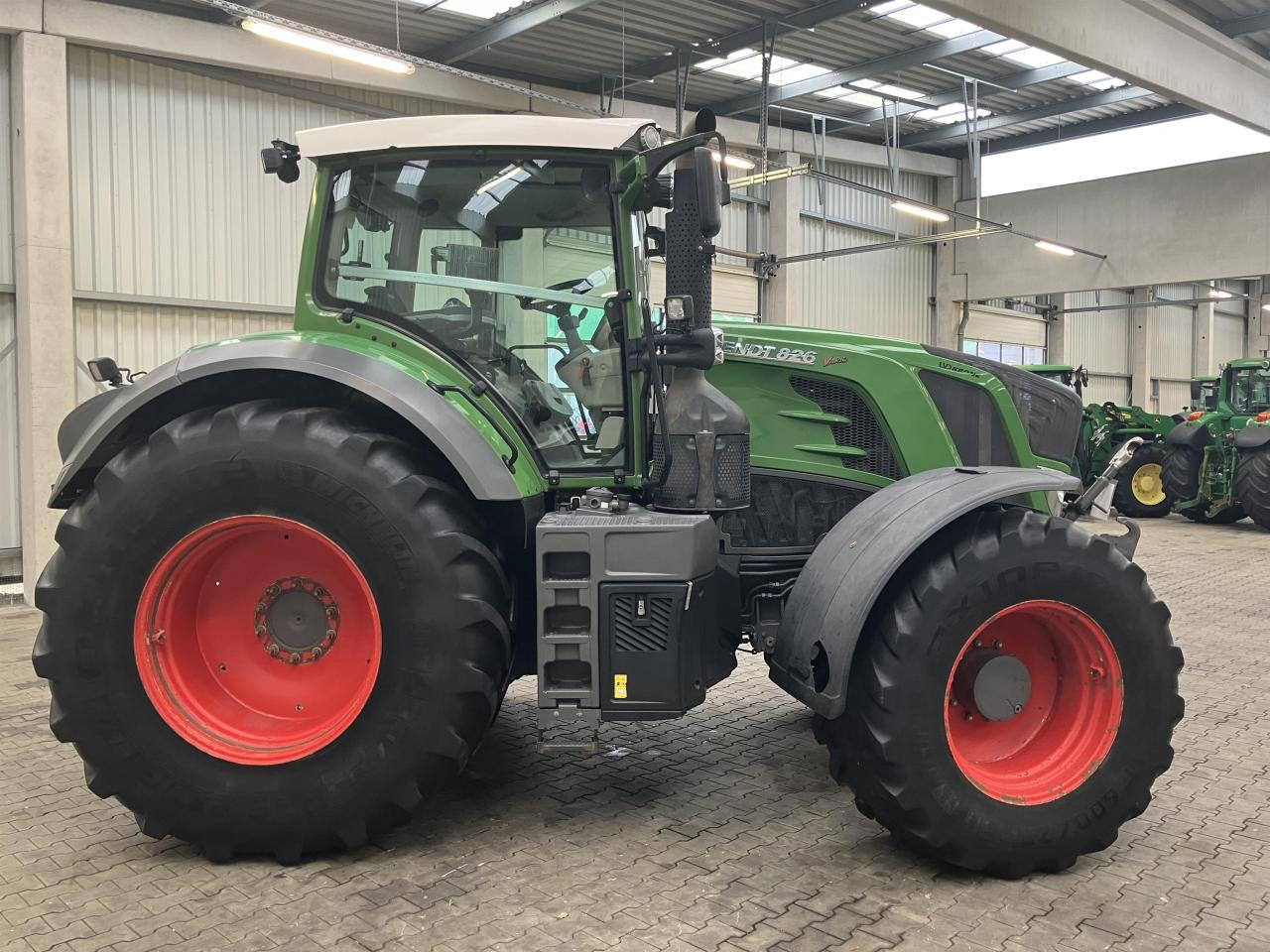 Fendt 826 Vario ProfiPlus - جرار: صور 4 Fendt 826 Vario ProfiPlus - جرار: صور 4