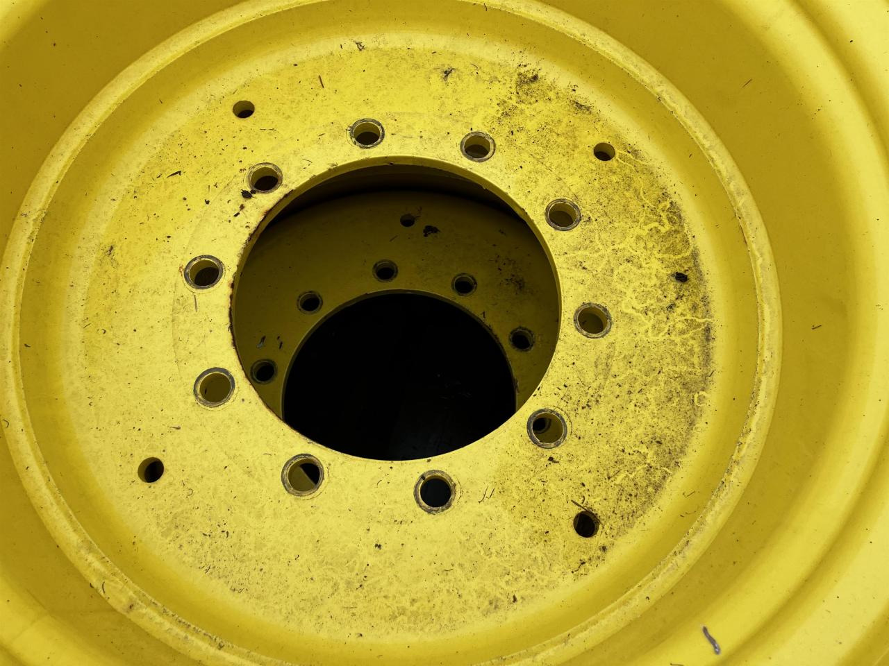 John Deere 15x28 - الإطارات - الآلات والماكينات الزراعية: صور 4 John Deere 15x28 - الإطارات - الآلات والماكينات الزراعية: صور 4