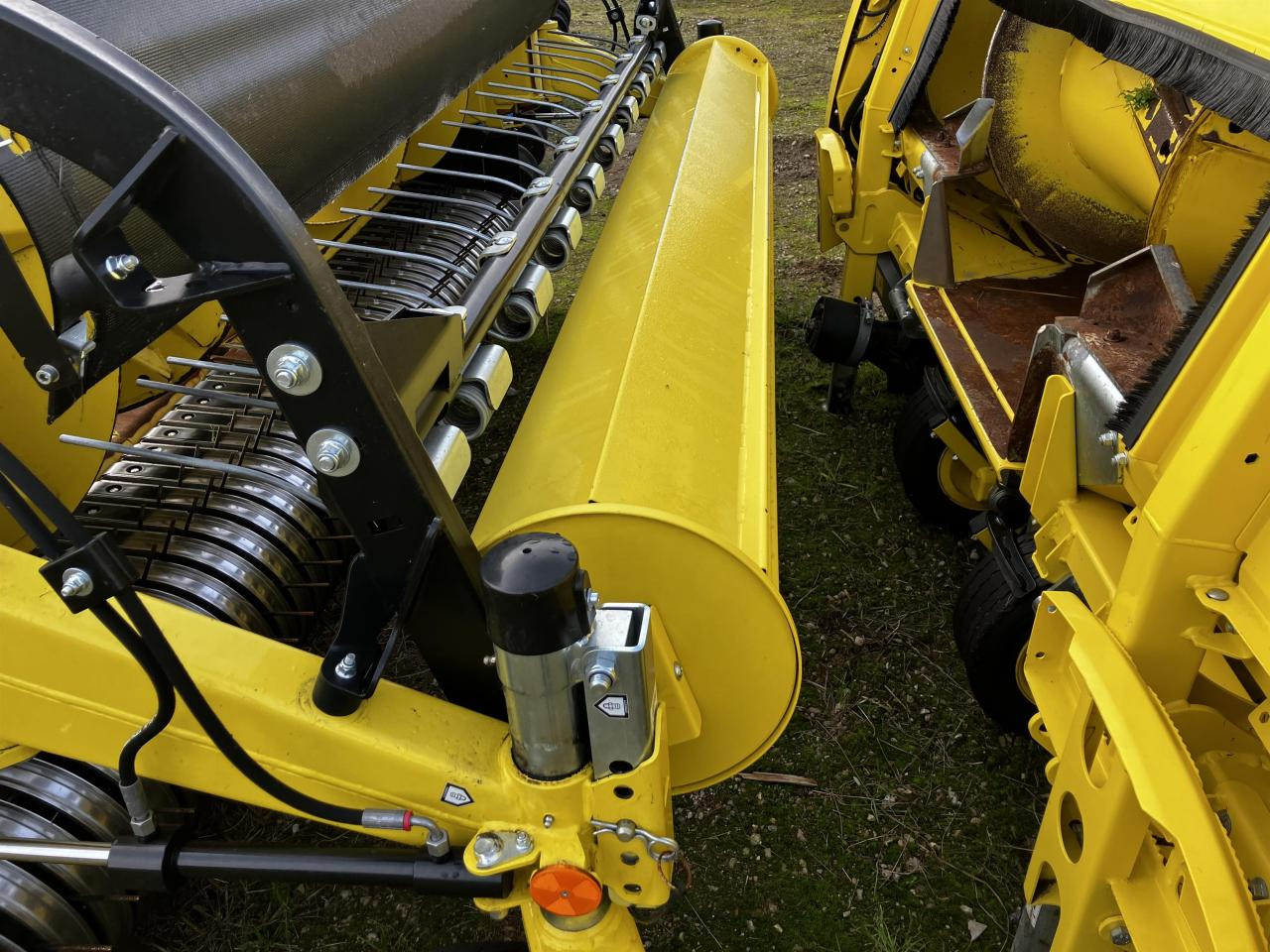 John Deere 30R - معدات حصادة الأعلاف: صور 5 John Deere 30R - معدات حصادة الأعلاف: صور 5