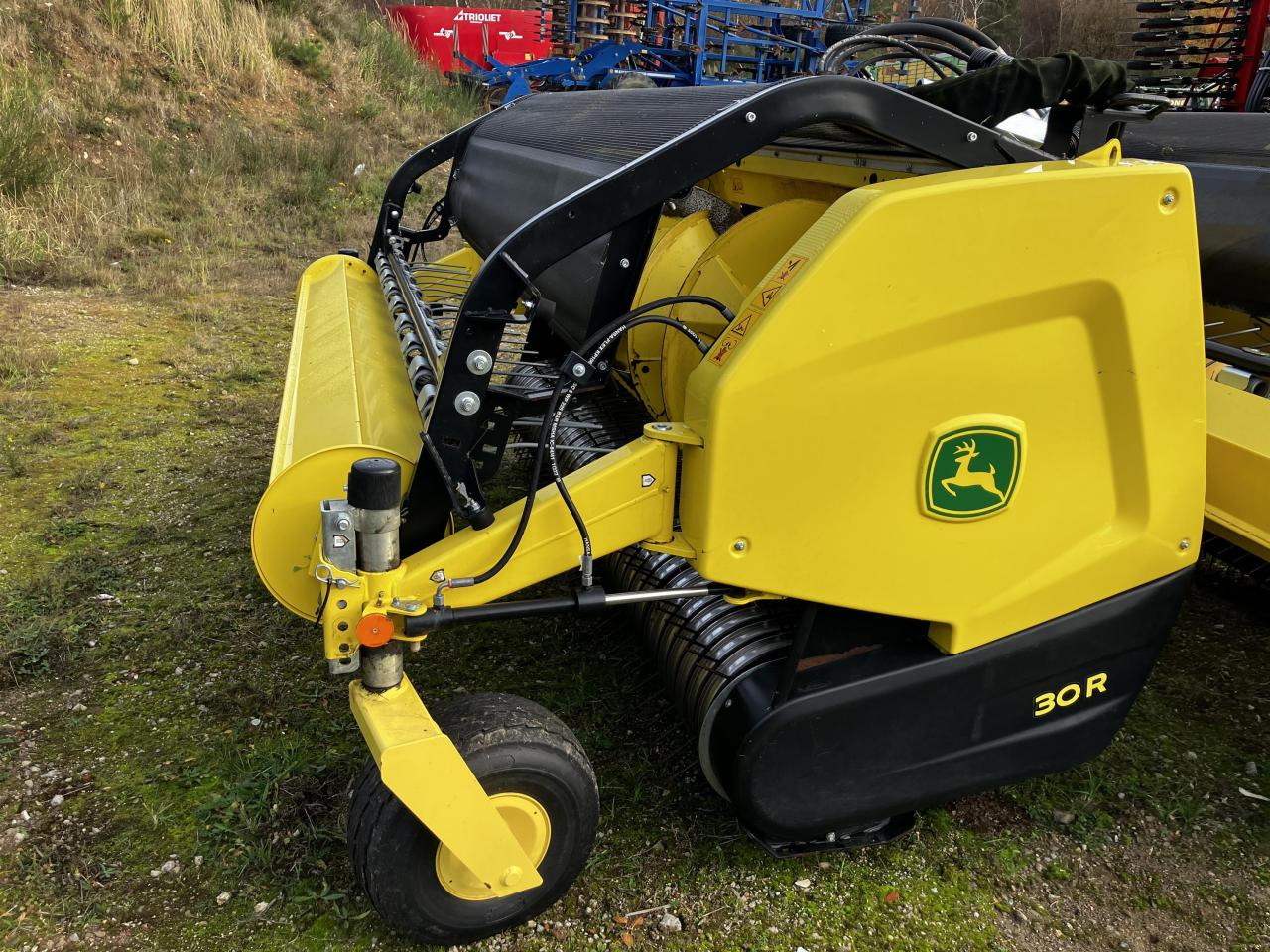 John Deere 30R - معدات حصادة الأعلاف: صور 3 John Deere 30R - معدات حصادة الأعلاف: صور 3