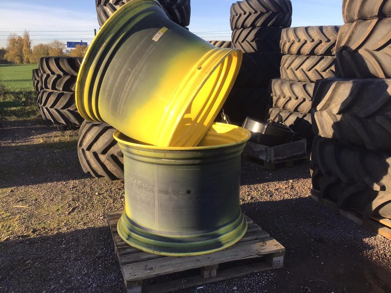 John Deere 42 Zoll - الإطارات - الآلات والماكينات الزراعية: صور 1 John Deere 42 Zoll - الإطارات - الآلات والماكينات الزراعية: صور 1