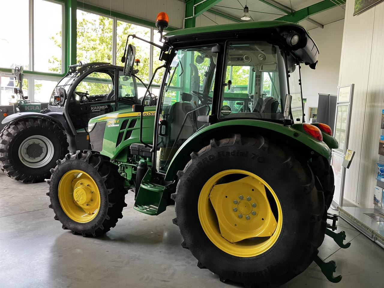 John Deere 5075E - جرار: صور 3 John Deere 5075E - جرار: صور 3