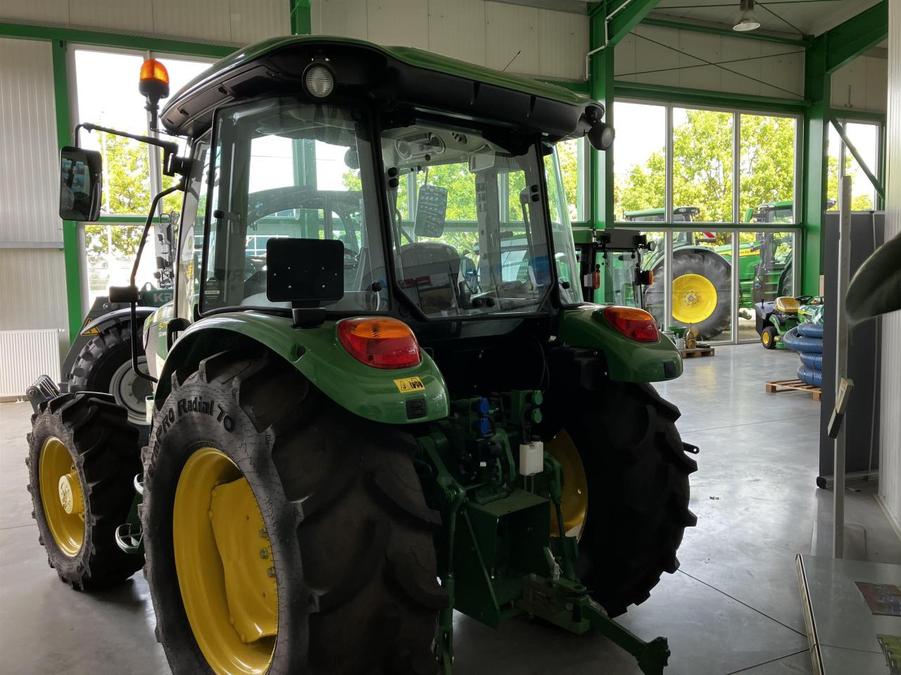 John Deere 5075E - جرار: صور 4 John Deere 5075E - جرار: صور 4