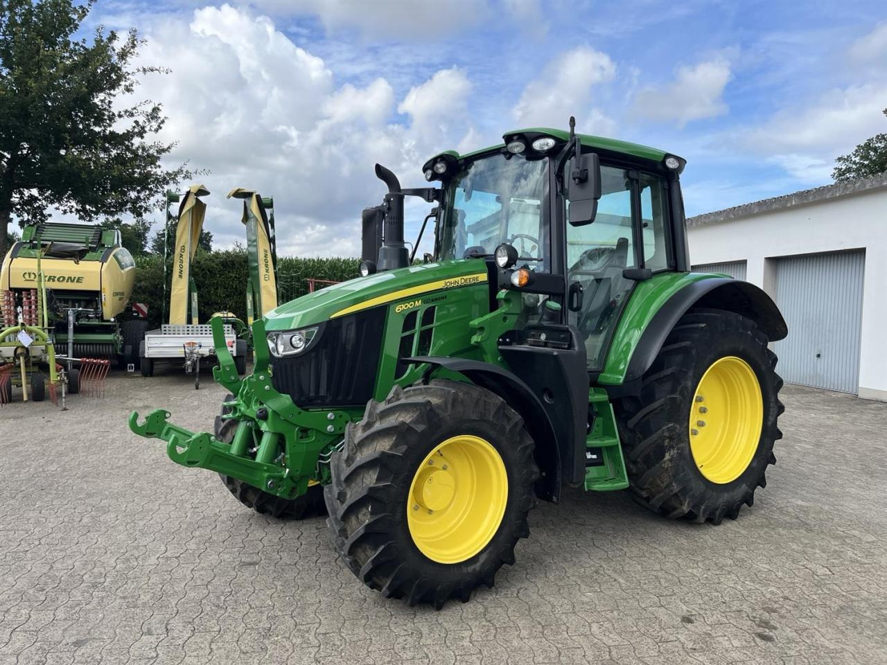 John Deere 6100M - جرار: صور 1 John Deere 6100M - جرار: صور 1