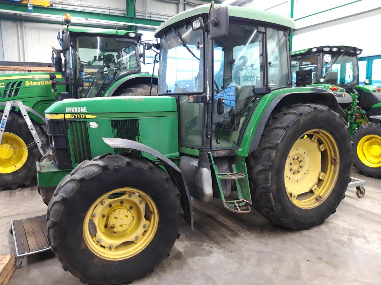 جرار John Deere 6110 SE: صور 1