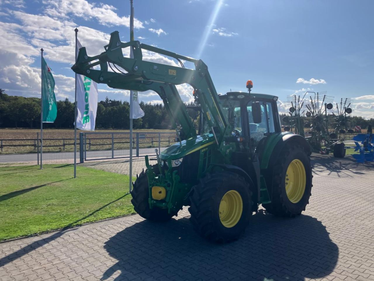 John Deere 6120M - جرار: صور 5 John Deere 6120M - جرار: صور 5