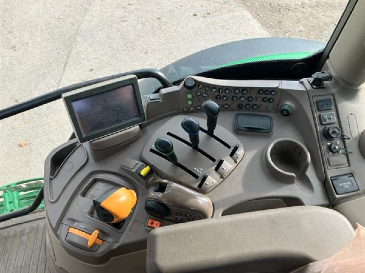 John Deere 6130R - جرار: صور 4 John Deere 6130R - جرار: صور 4