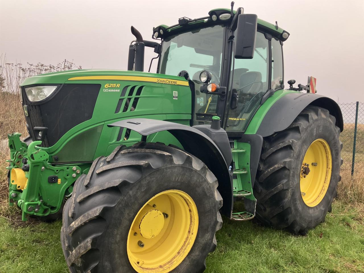 John Deere 6215R - جرار: صور 1 John Deere 6215R - جرار: صور 1