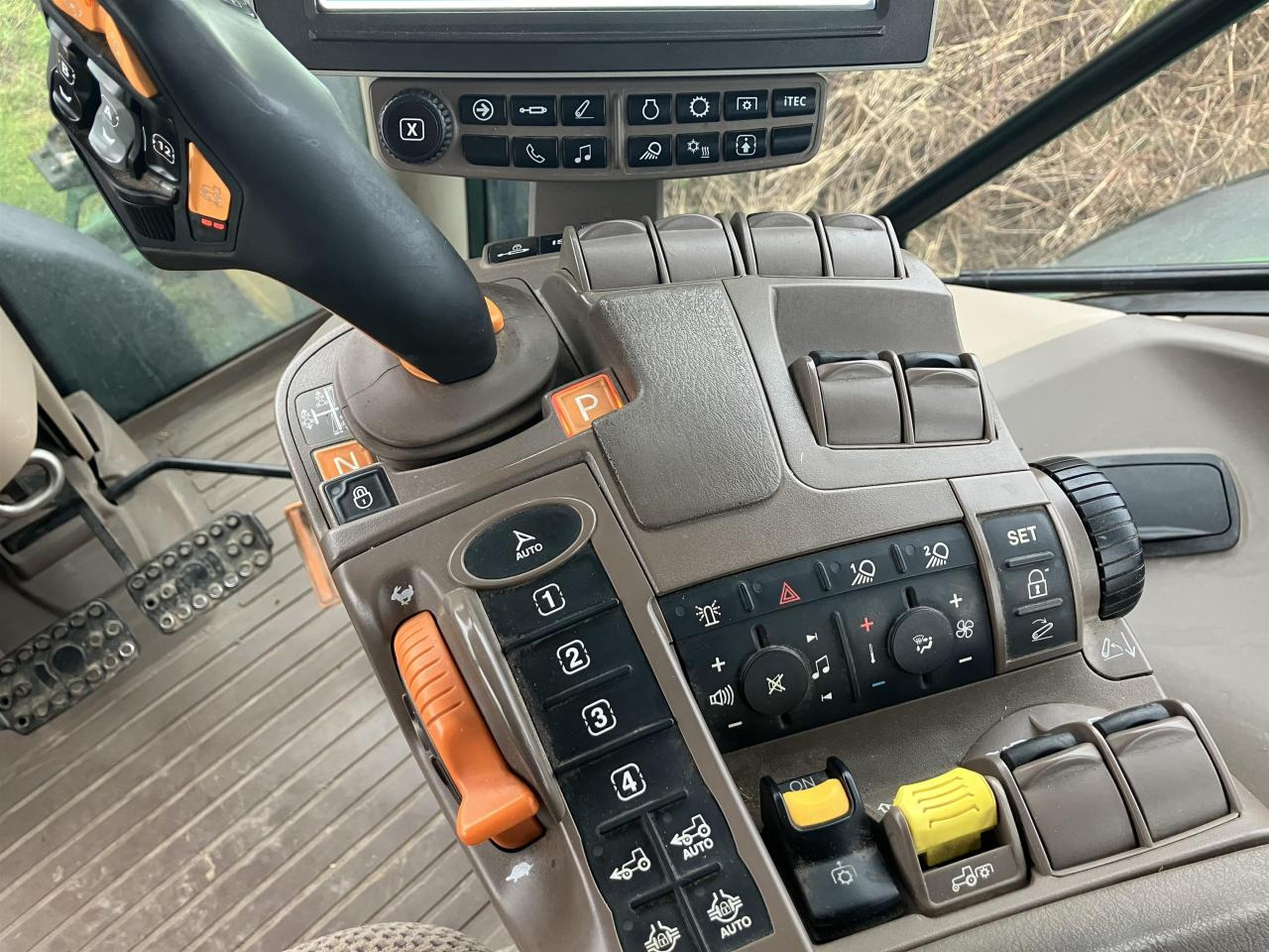 جرار John Deere 6215R: صور 7 جرار John Deere 6215R: صور 7