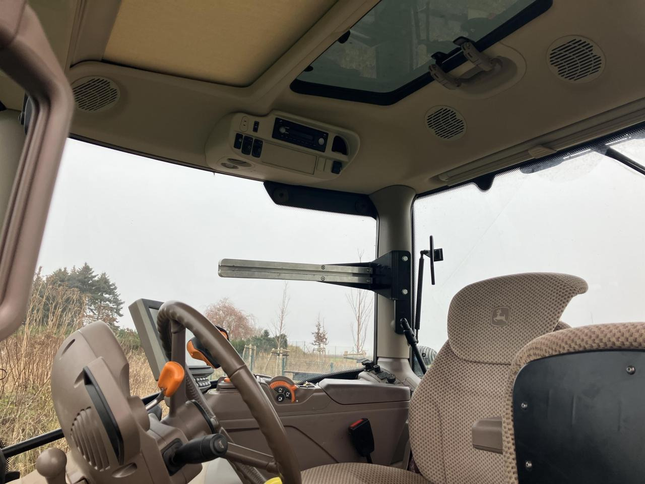 جرار John Deere 6215R: صور 6 جرار John Deere 6215R: صور 6