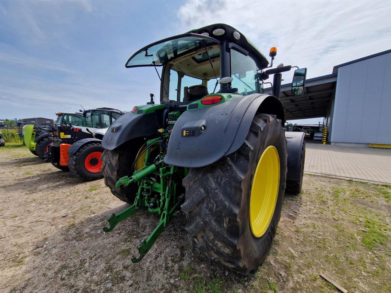 John Deere 6215R - جرار: صور 3 John Deere 6215R - جرار: صور 3