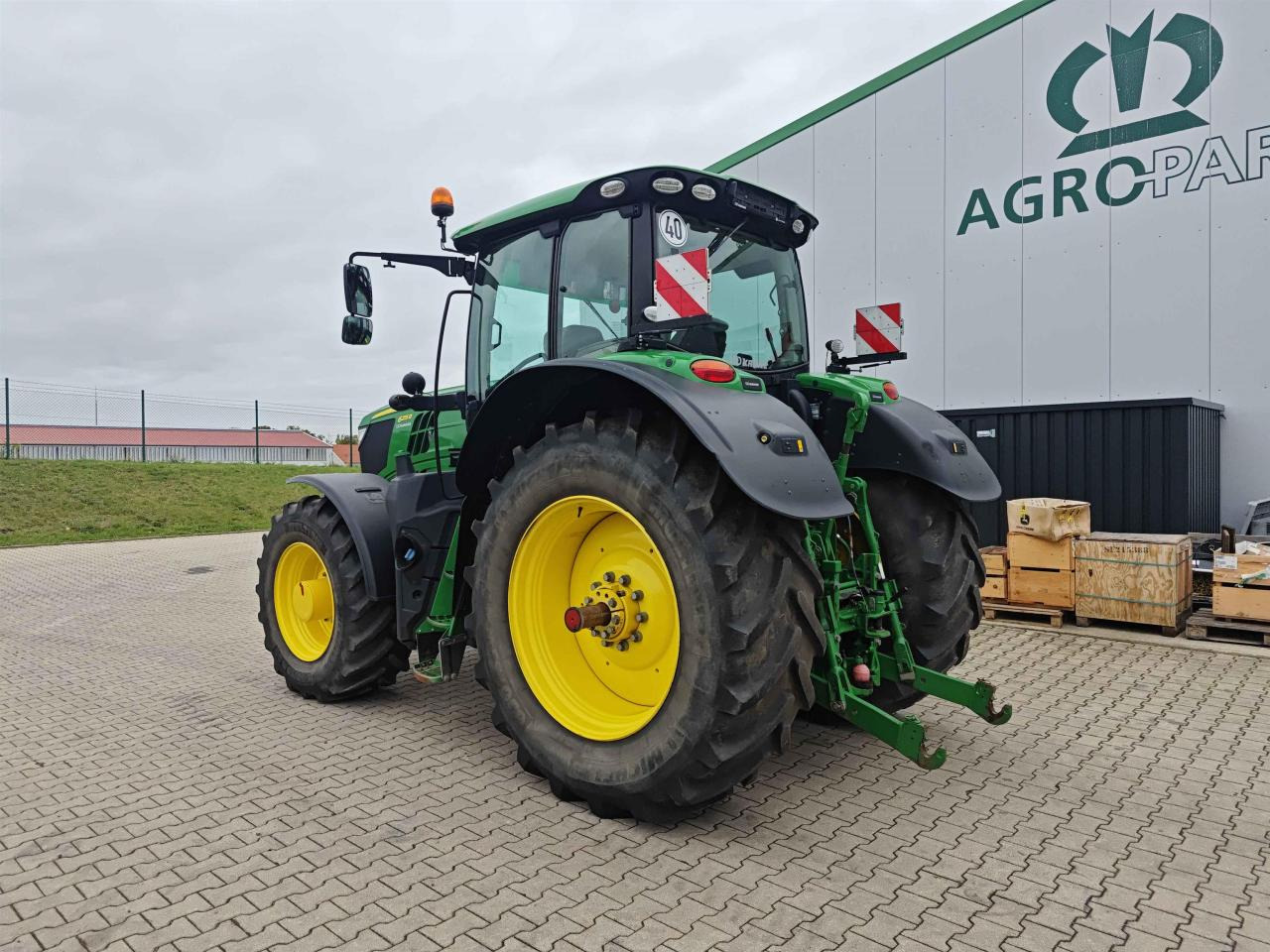 John Deere 6215R - جرار: صور 3 John Deere 6215R - جرار: صور 3