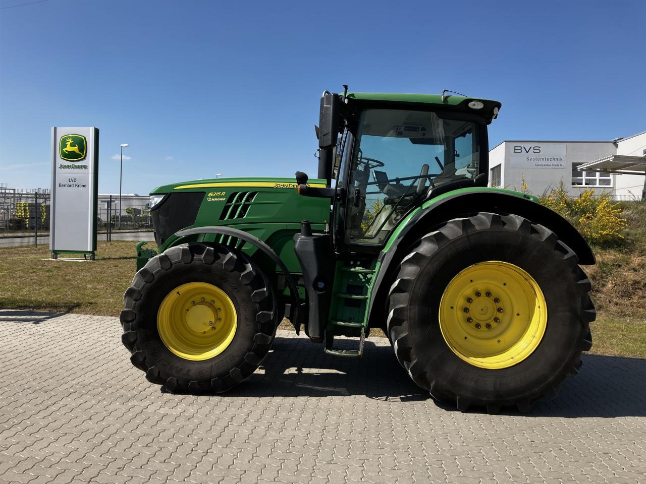 John Deere 6215R - جرار: صور 1 John Deere 6215R - جرار: صور 1