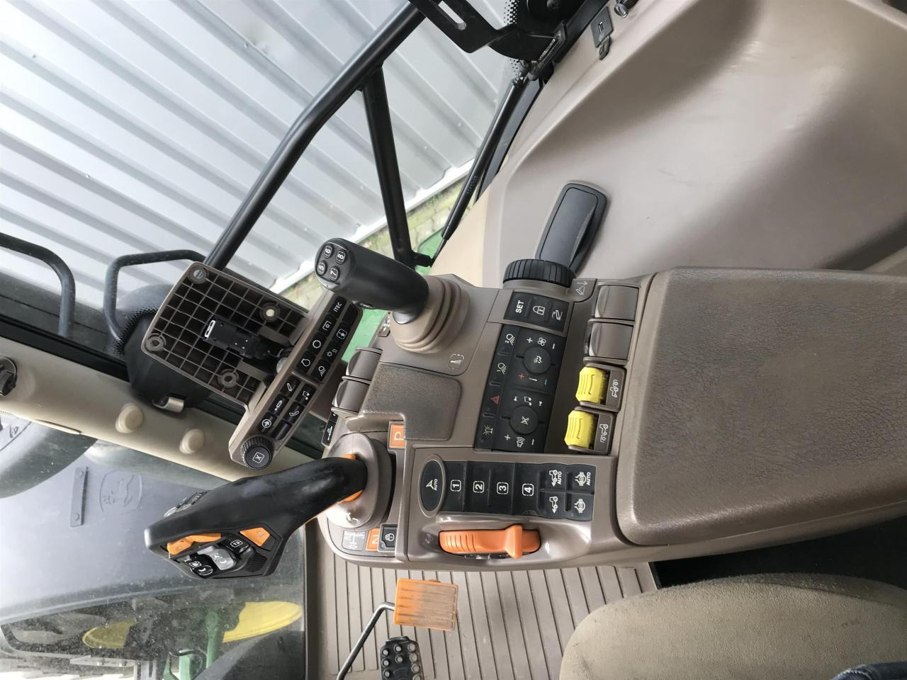جرار John Deere 6250R: صور 9