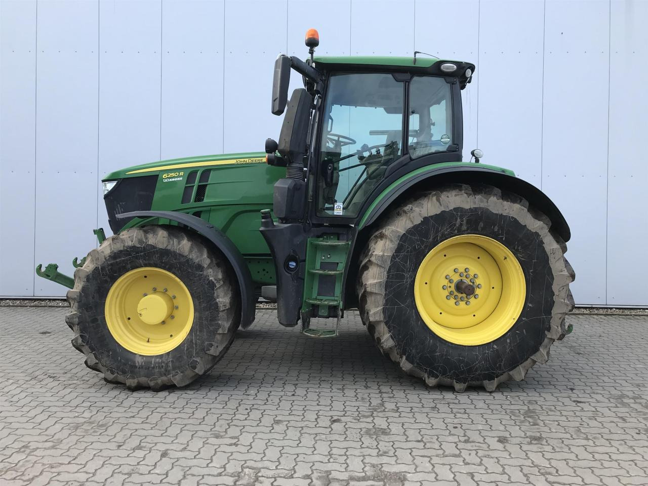 John Deere 6250R - جرار: صور 1 John Deere 6250R - جرار: صور 1