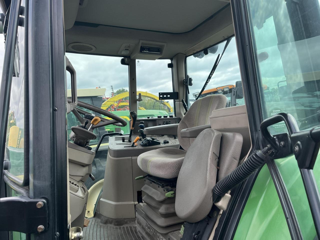 John Deere 6630 Standard Plus - جرار: صور 3 John Deere 6630 Standard Plus - جرار: صور 3
