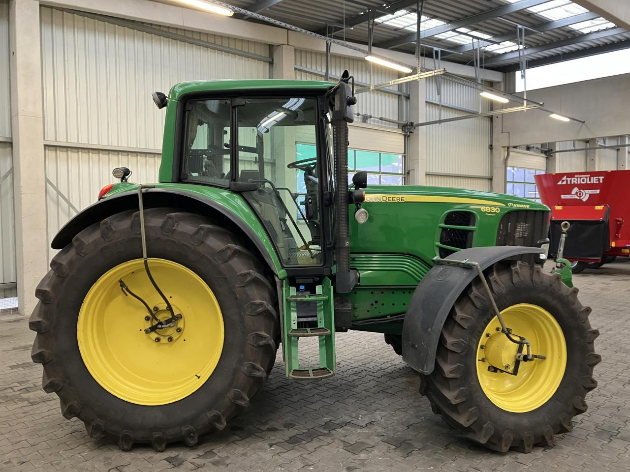 John Deere 6830 Premium - جرار: صور 4 John Deere 6830 Premium - جرار: صور 4