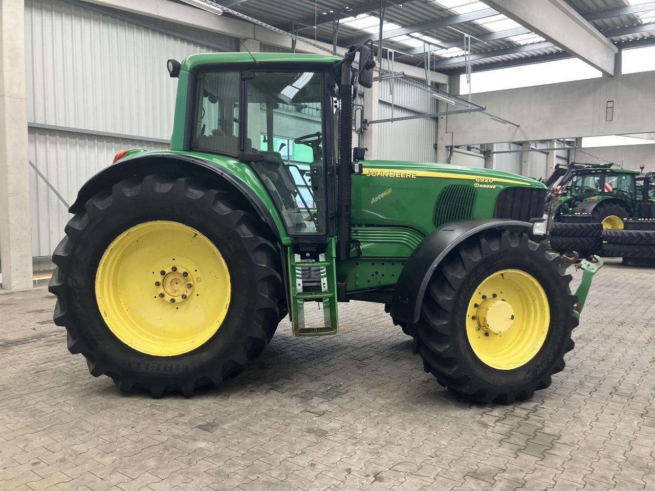 John Deere 6920 PREMIUM PLUS - جرار: صور 5 John Deere 6920 PREMIUM PLUS - جرار: صور 5