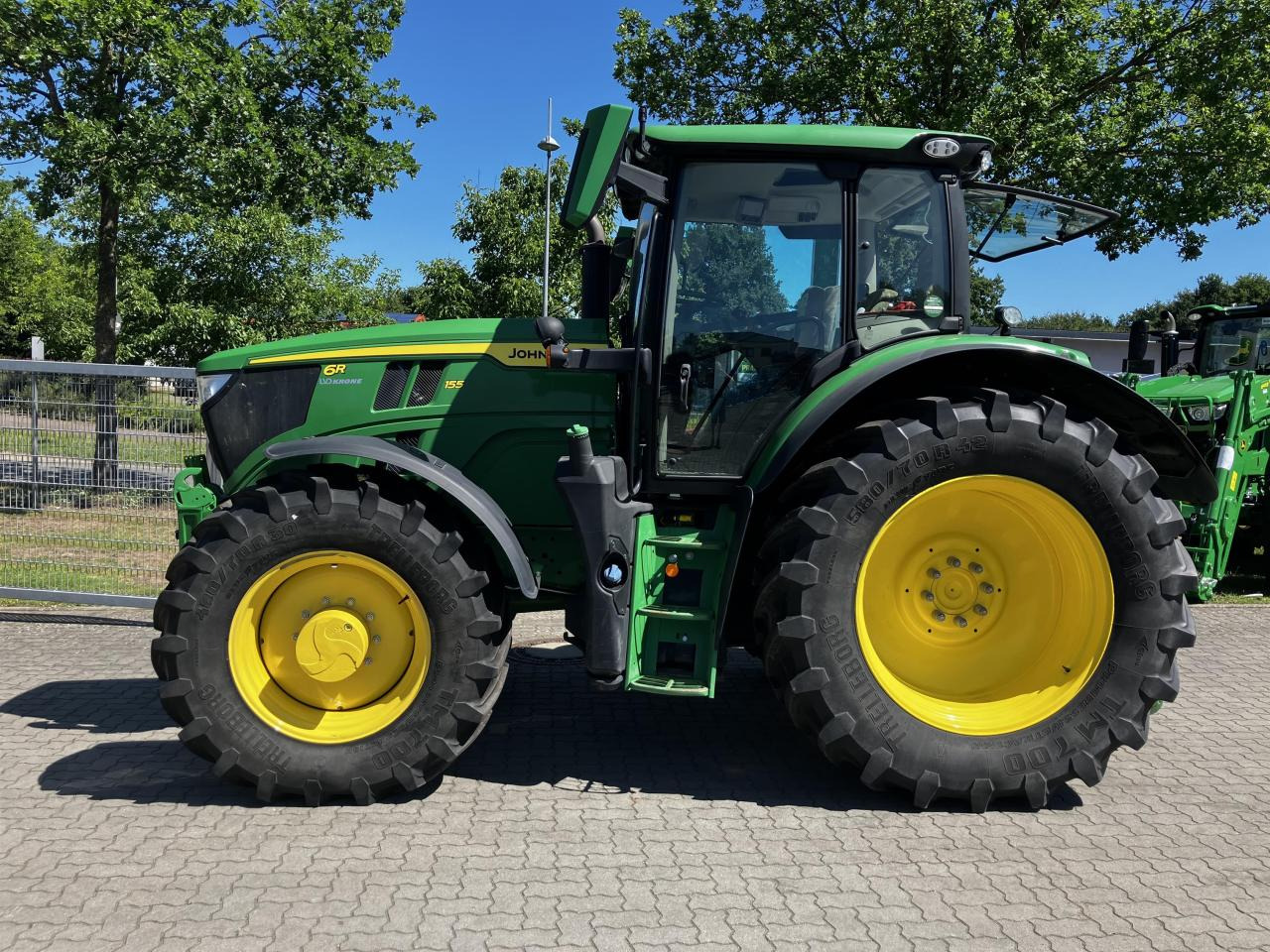 John Deere 6R 155 - جرار: صور 1 John Deere 6R 155 - جرار: صور 1