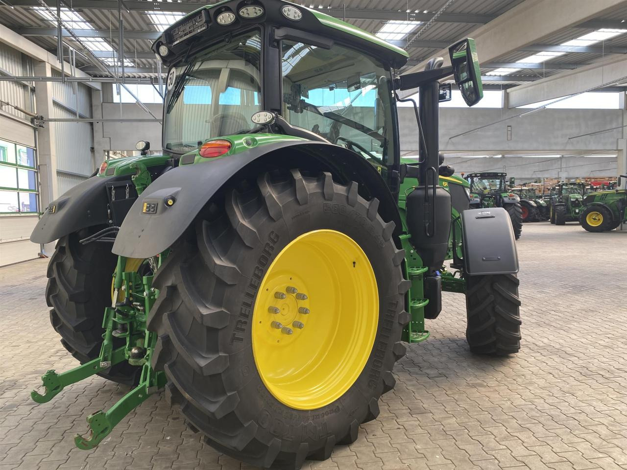 John Deere 6R 155 - جرار: صور 4 John Deere 6R 155 - جرار: صور 4