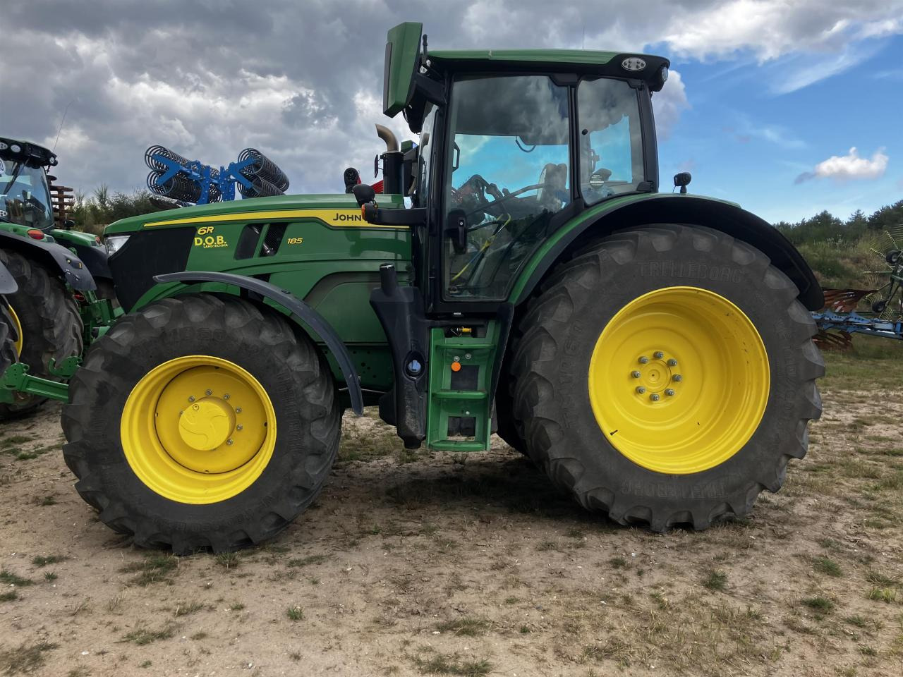 John Deere 6R 185 - جرار: صور 1 John Deere 6R 185 - جرار: صور 1