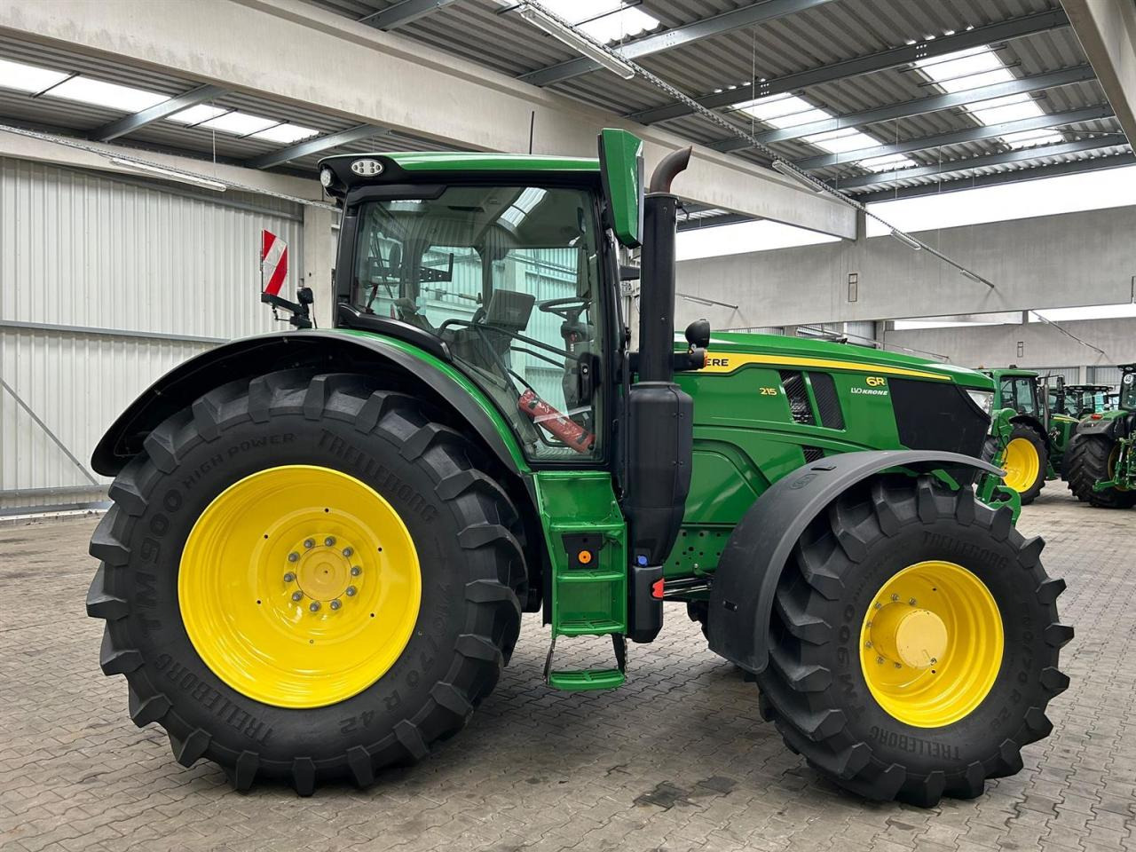 John Deere 6R 215 - جرار: صور 5 John Deere 6R 215 - جرار: صور 5
