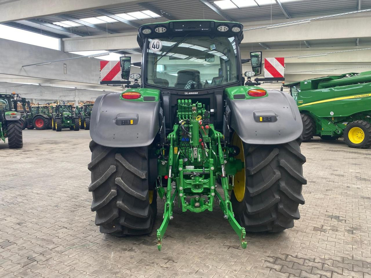 John Deere 6R 215 - جرار: صور 5 John Deere 6R 215 - جرار: صور 5