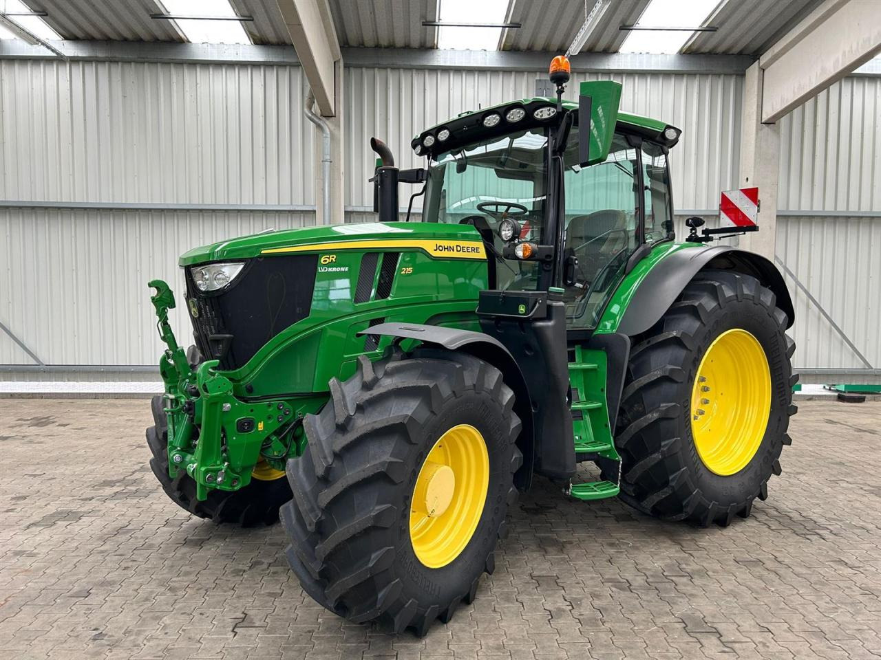 John Deere 6R 215 - جرار: صور 1 John Deere 6R 215 - جرار: صور 1