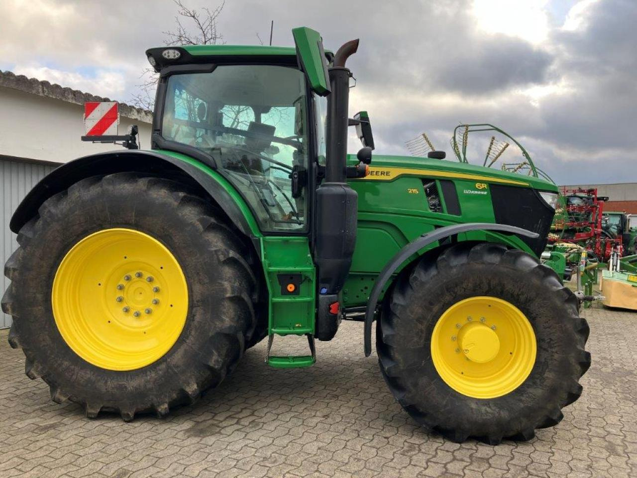 John Deere 6R 215 - جرار: صور 3 John Deere 6R 215 - جرار: صور 3