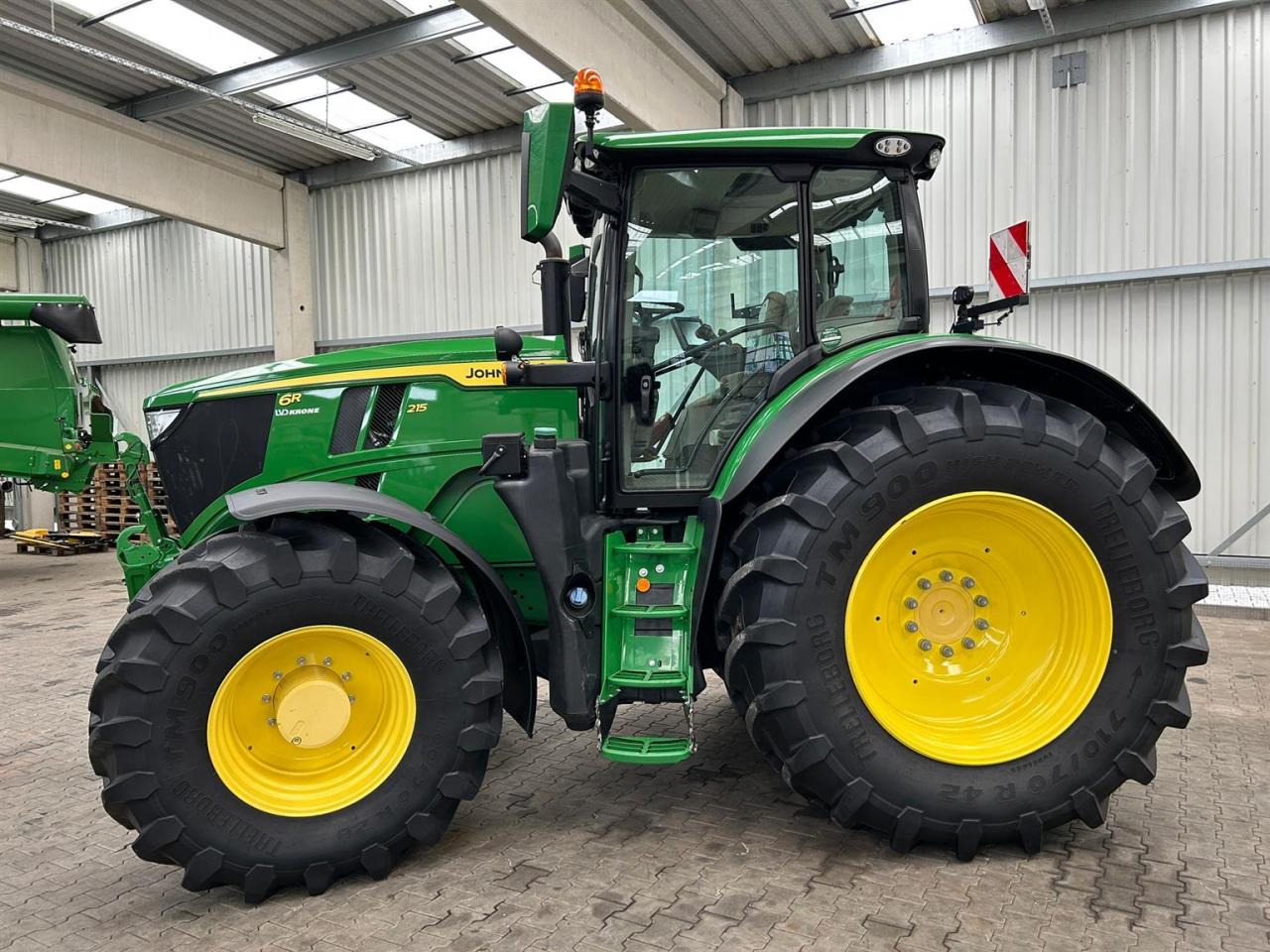 John Deere 6R 215 - جرار: صور 4 John Deere 6R 215 - جرار: صور 4