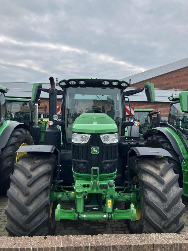 John Deere 6R 215 - جرار: صور 3 John Deere 6R 215 - جرار: صور 3