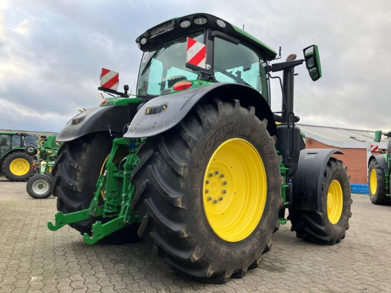 John Deere 6R 215 - جرار: صور 4 John Deere 6R 215 - جرار: صور 4