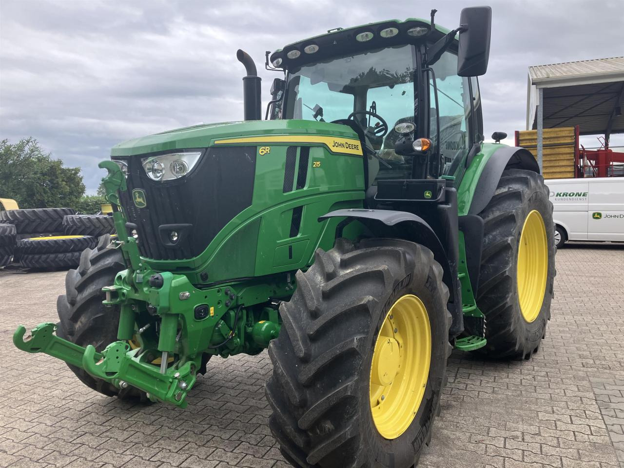 John Deere 6R 215 - جرار: صور 1 John Deere 6R 215 - جرار: صور 1