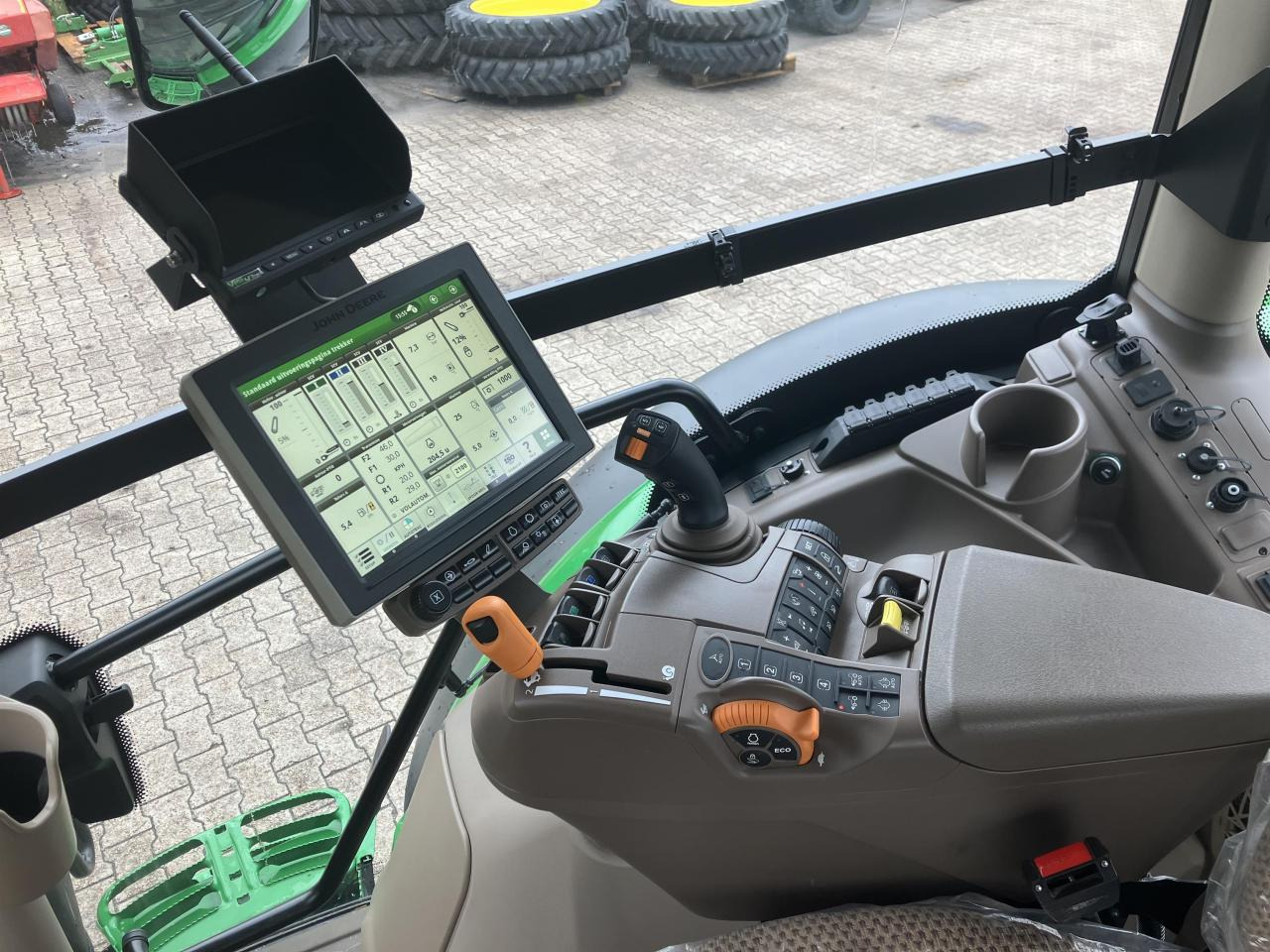 John Deere 6R 215 - جرار: صور 5 John Deere 6R 215 - جرار: صور 5