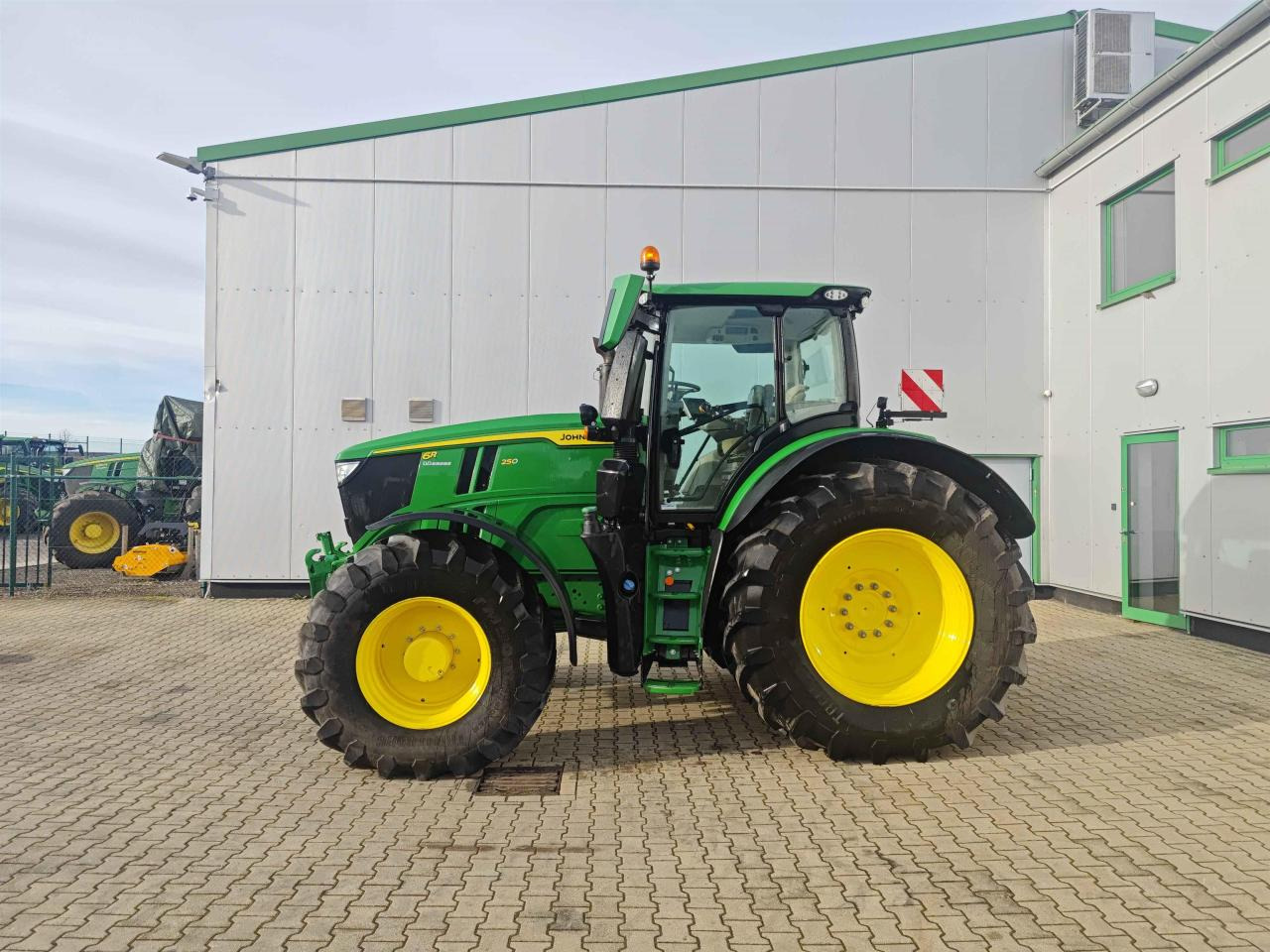 John Deere 6R 250 - جرار: صور 2 John Deere 6R 250 - جرار: صور 2