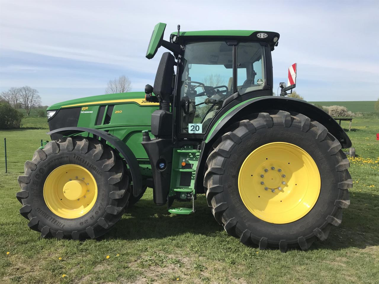 John Deere 6R 250 - جرار: صور 1 John Deere 6R 250 - جرار: صور 1