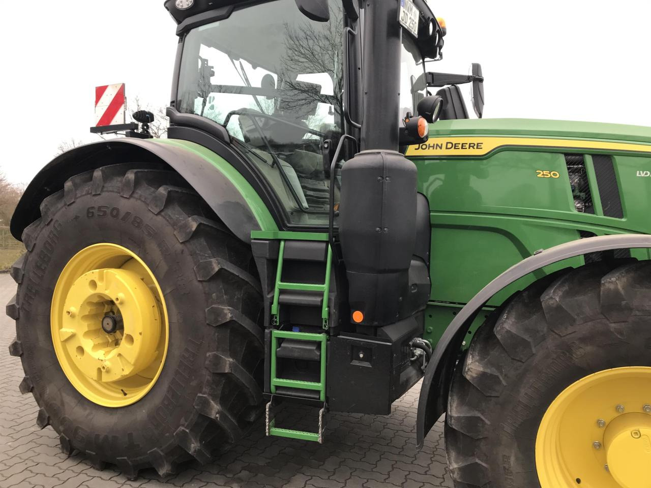 John Deere 6R 250 - جرار: صور 2 John Deere 6R 250 - جرار: صور 2
